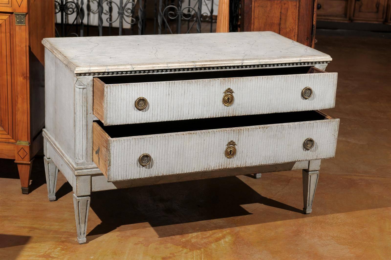 Late 18th Century Gustavian Period Two-Drawer Painted Commode with Reeded Motifs In Good Condition In Atlanta, GA