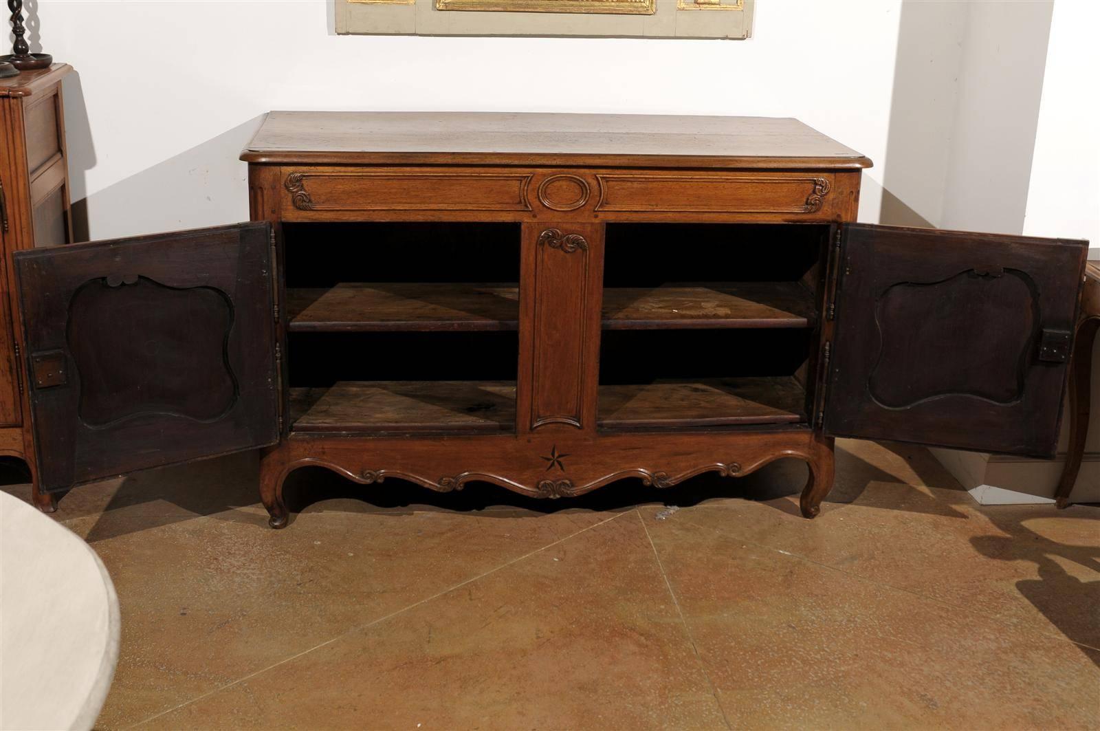 French Louis XV 1750s Provençal Walnut Two-Door Buffet with Scrolled Motifs In Good Condition In Atlanta, GA