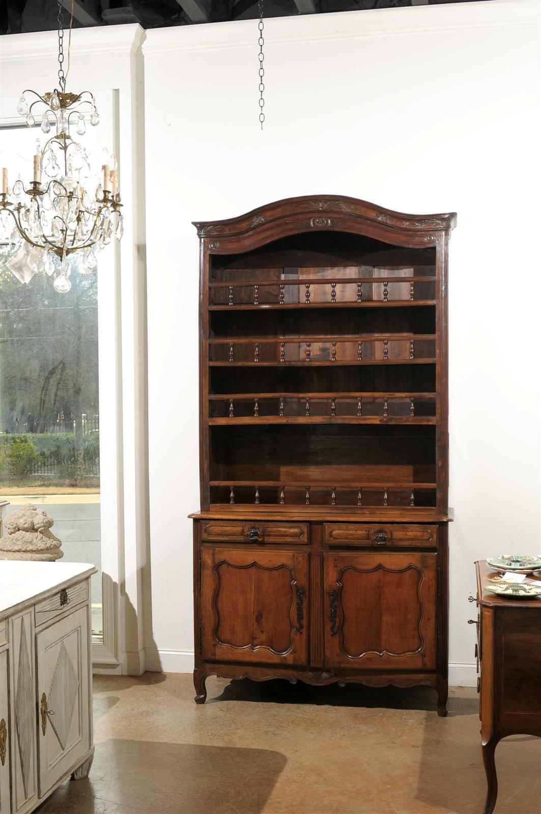 French 1790s Louis XV Style Cherry Vaisselier with Baluster Adorned Shelves In Good Condition For Sale In Atlanta, GA
