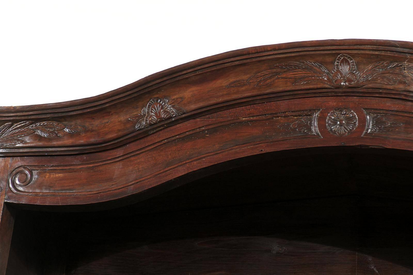 French 1790s Louis XV Style Cherry Vaisselier with Baluster Adorned Shelves For Sale 3