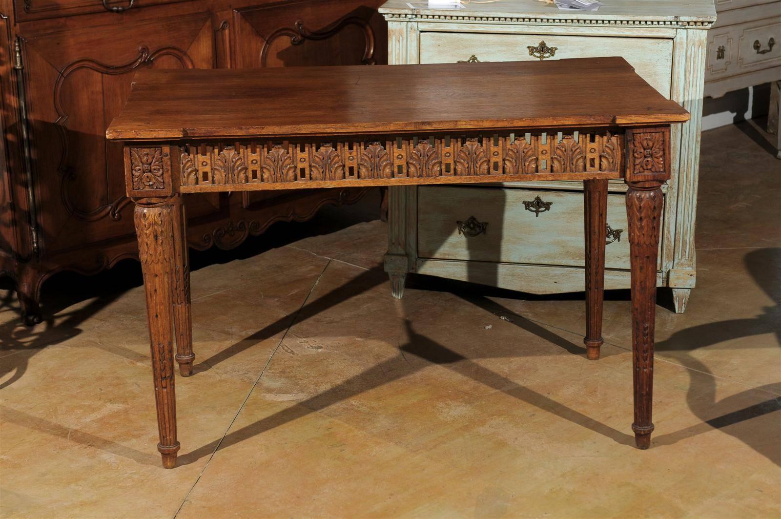 French Period Directoire Table with Carved Apron and Palmette Motifs, circa 1805 4