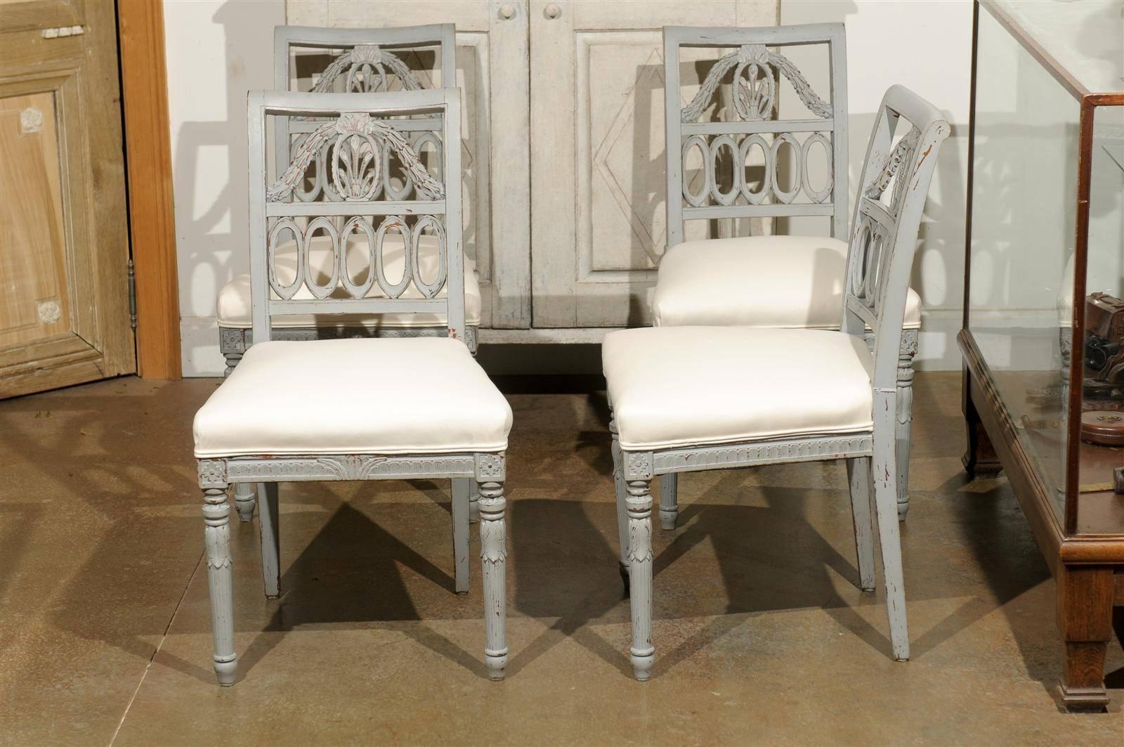 Set of Four Swedish Neoclassical Style Painted Lindome Side Chairs, circa 1920 2