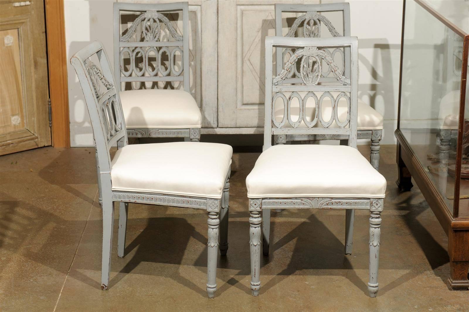 Set of Four Swedish Neoclassical Style Painted Lindome Side Chairs, circa 1920 3