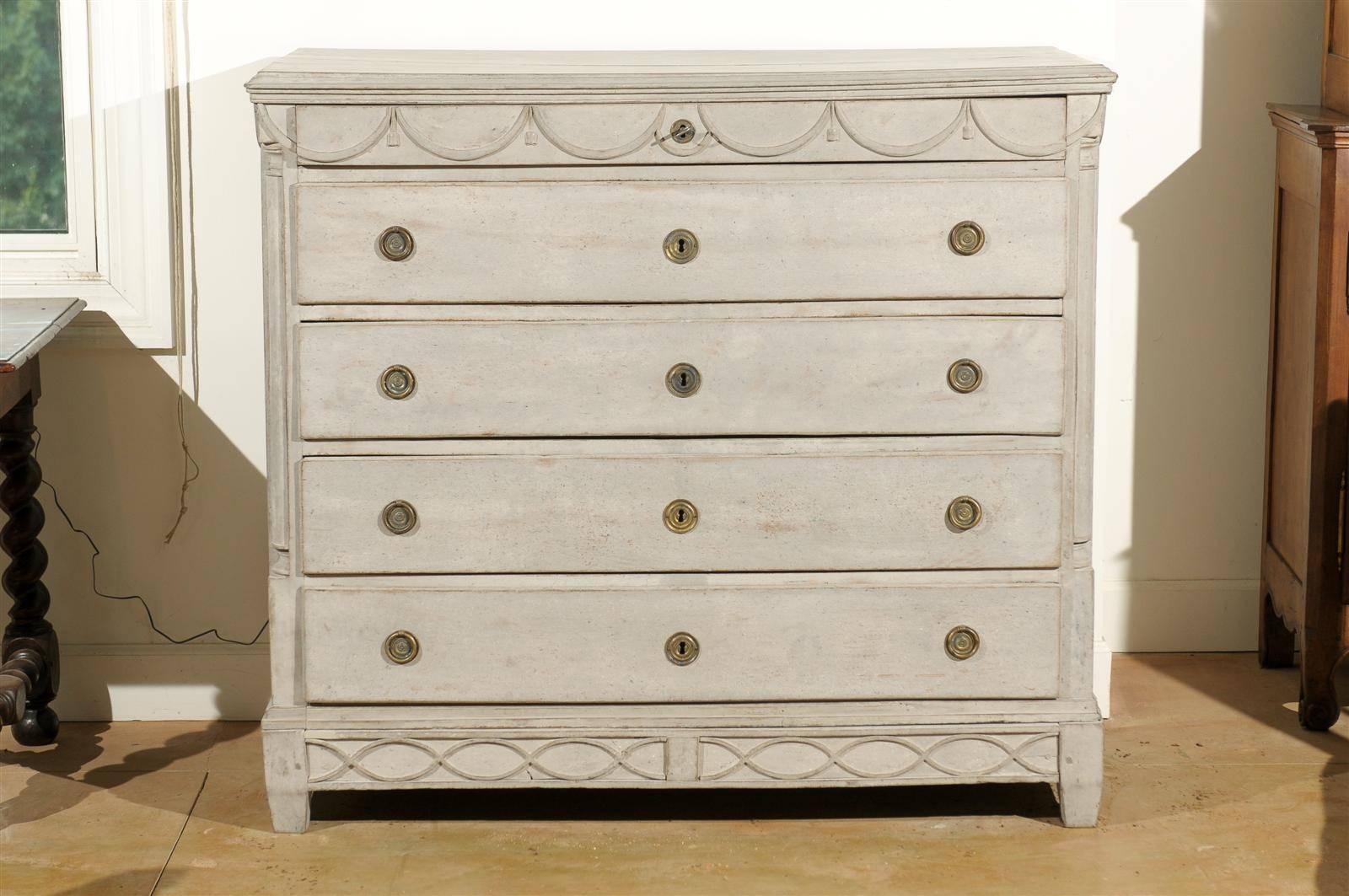 Swedish 1820s Neoclassical Painted Five-Drawer Commode with Carved Swag Motifs 2