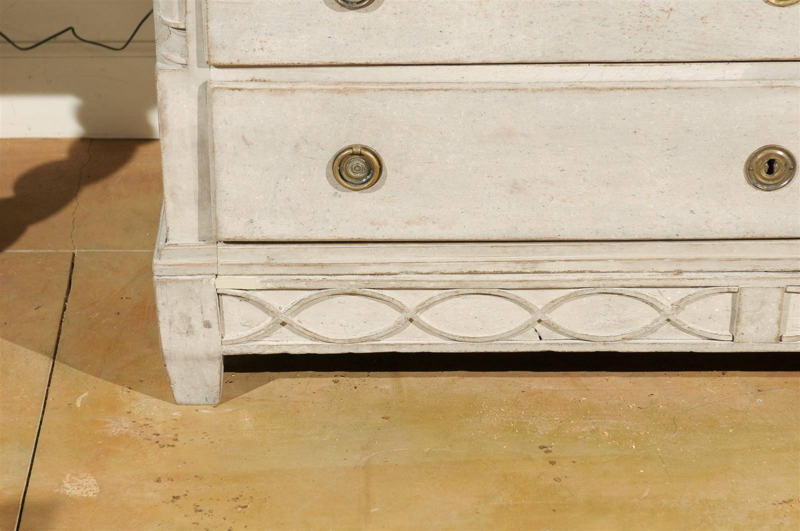 Swedish 1820s Neoclassical Painted Five-Drawer Commode with Carved Swag Motifs 4