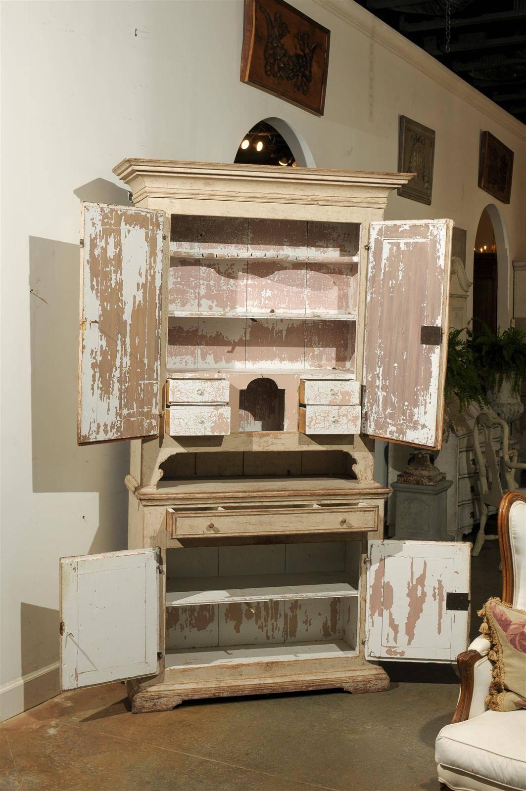 Swedish Early 19th Century Gustavian Painted Tall Cabinet with Reeded Doors In Distressed Condition For Sale In Atlanta, GA