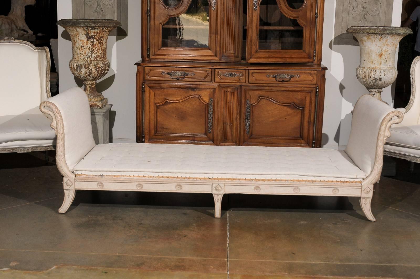 20th Century French Daybed with Carved Swans