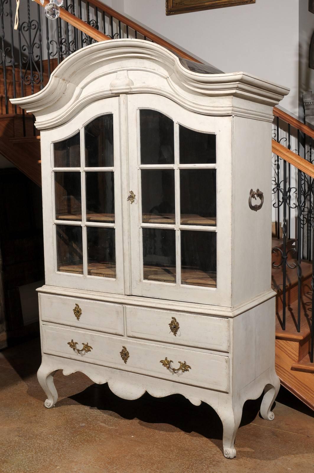 1760s Period Rococo Swedish Cabinet with Glass Doors, Bonnet Top and Cabrioles For Sale 5