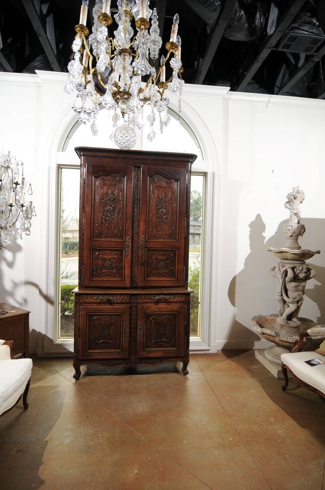 French 1810s Carved Oak Buffet à Deux-Corps from the Picardie Region of France In Good Condition In Atlanta, GA