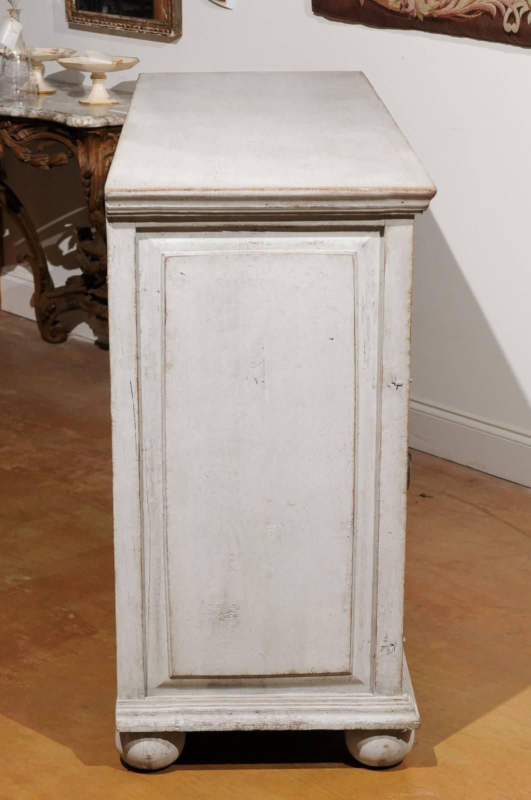 Swedish 1890s Painted Wood Enfilade with Three Drawers, Three Doors and Bun Feet 5