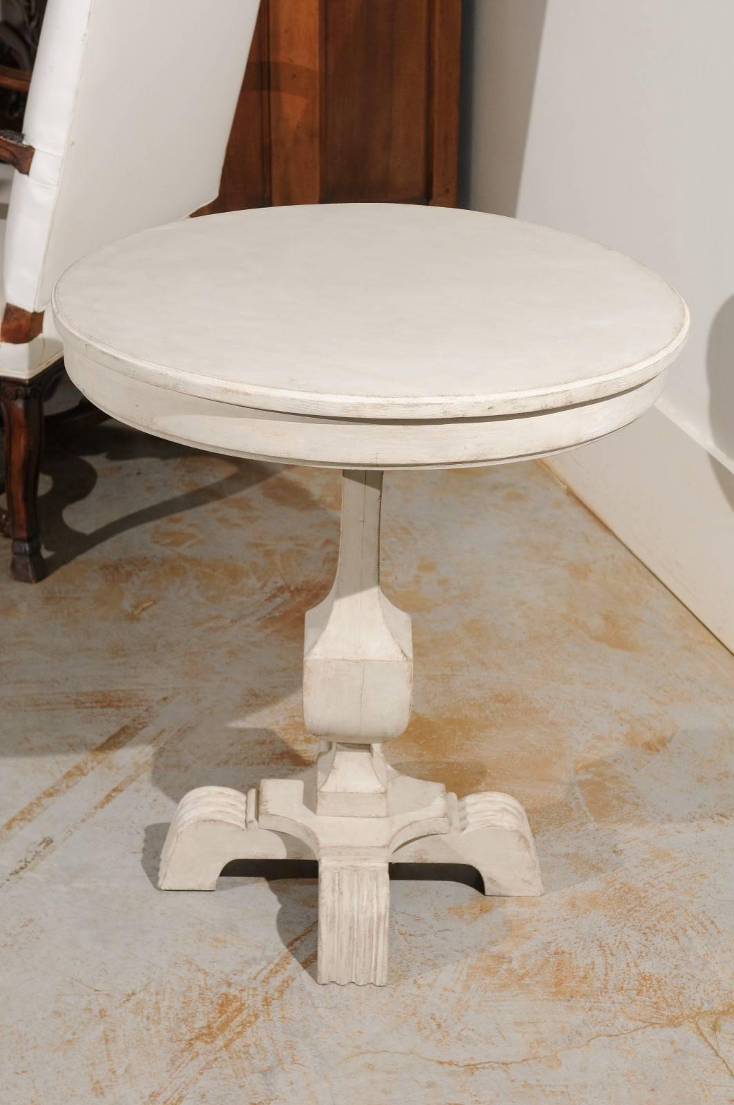 Swedish Cream Painted Wood Guéridon Table with Pedestal Base, circa 1890 3