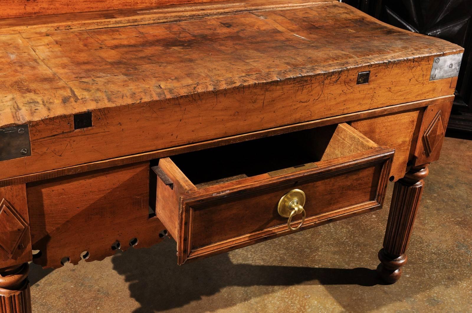 French 1820s Butcher Block Table with Single Drawer, Knife Slot and Carved Apron 4
