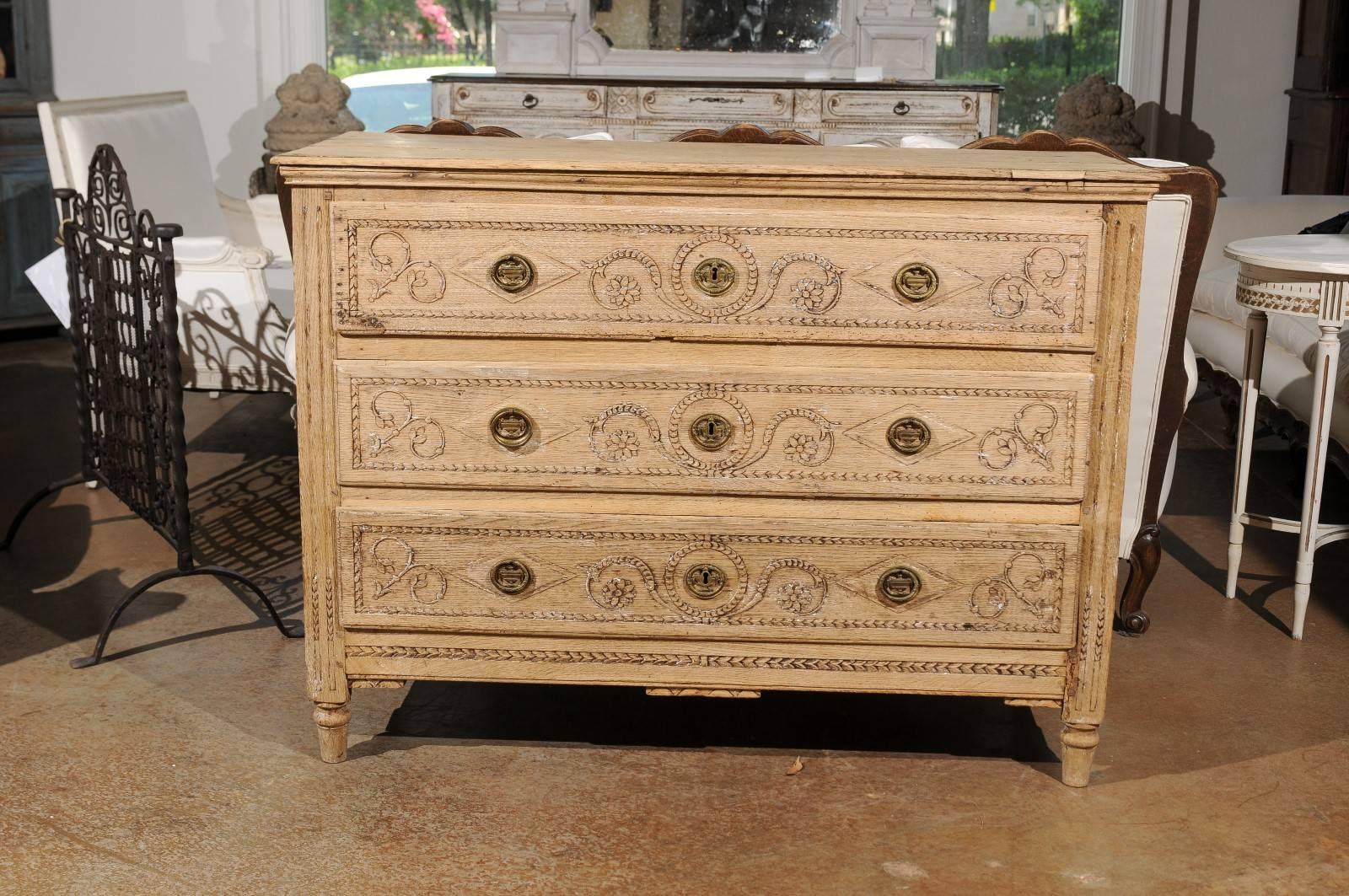 French 1790s Period Louis XVI Bleached Oak Three-Drawer Commode with Rinceaux 2