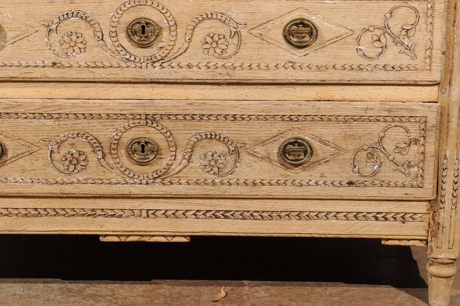 French 1790s Period Louis XVI Bleached Oak Three-Drawer Commode with Rinceaux 5