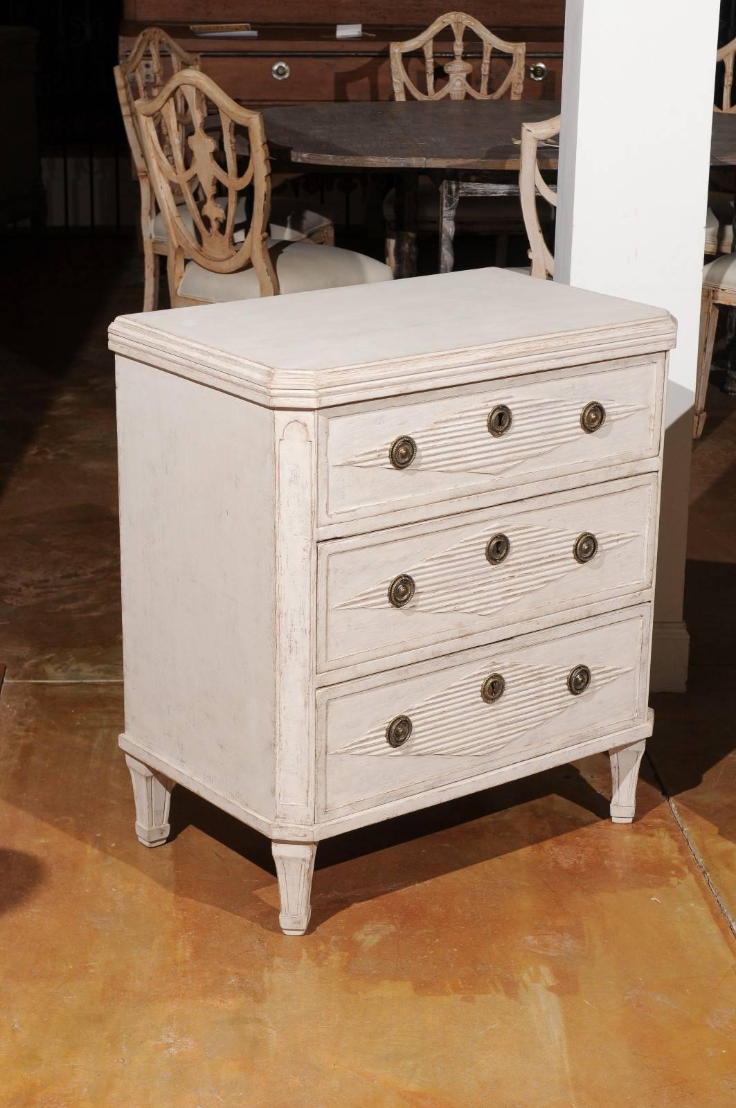 Pair of Swedish Gustavian Three-Drawer Commodes with Diamond Motifs, circa 1840 In Good Condition In Atlanta, GA