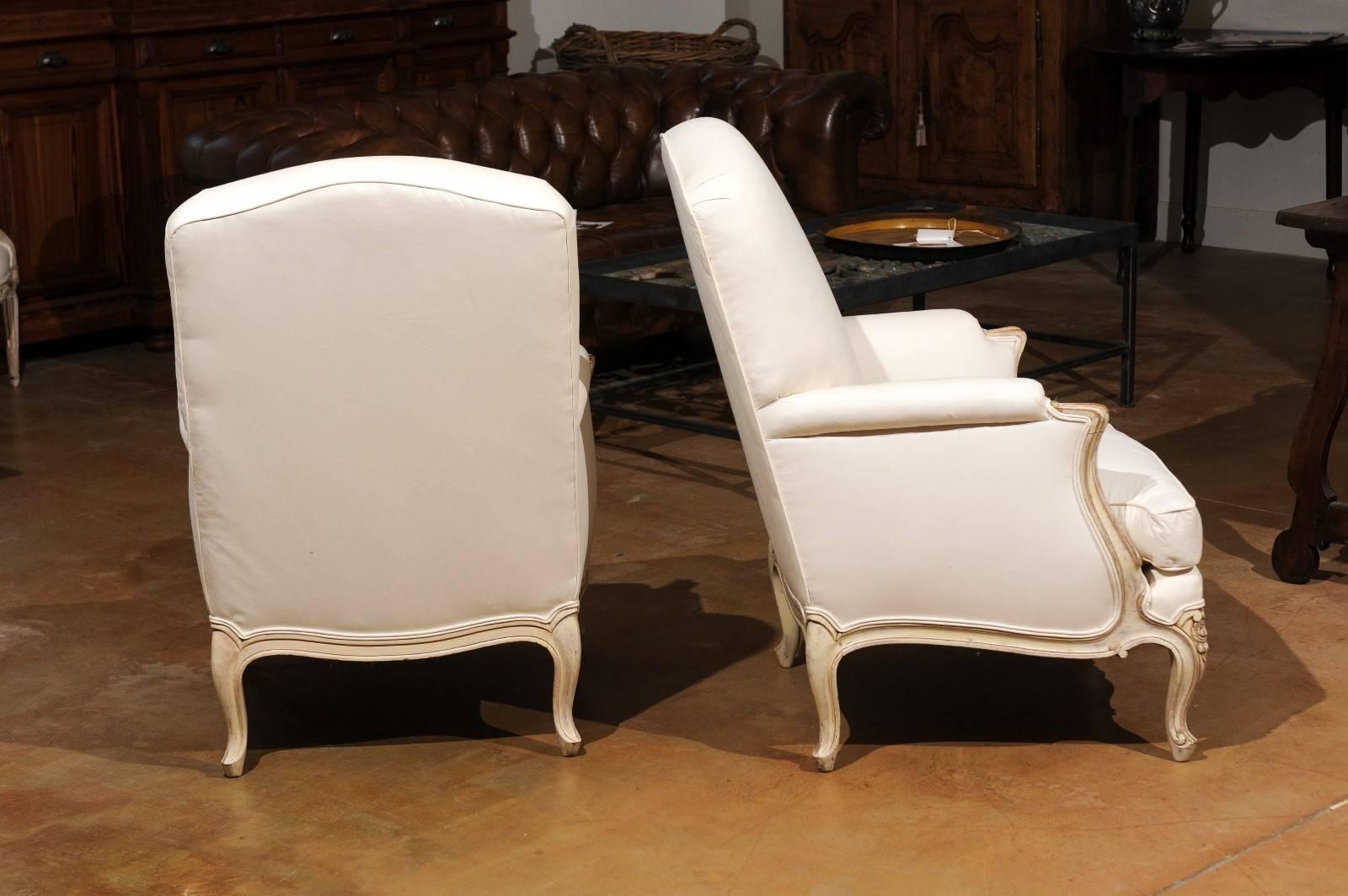 Pair of French Louis XV Style 1910s Painted Wood Upholstered Bergères Chairs 3