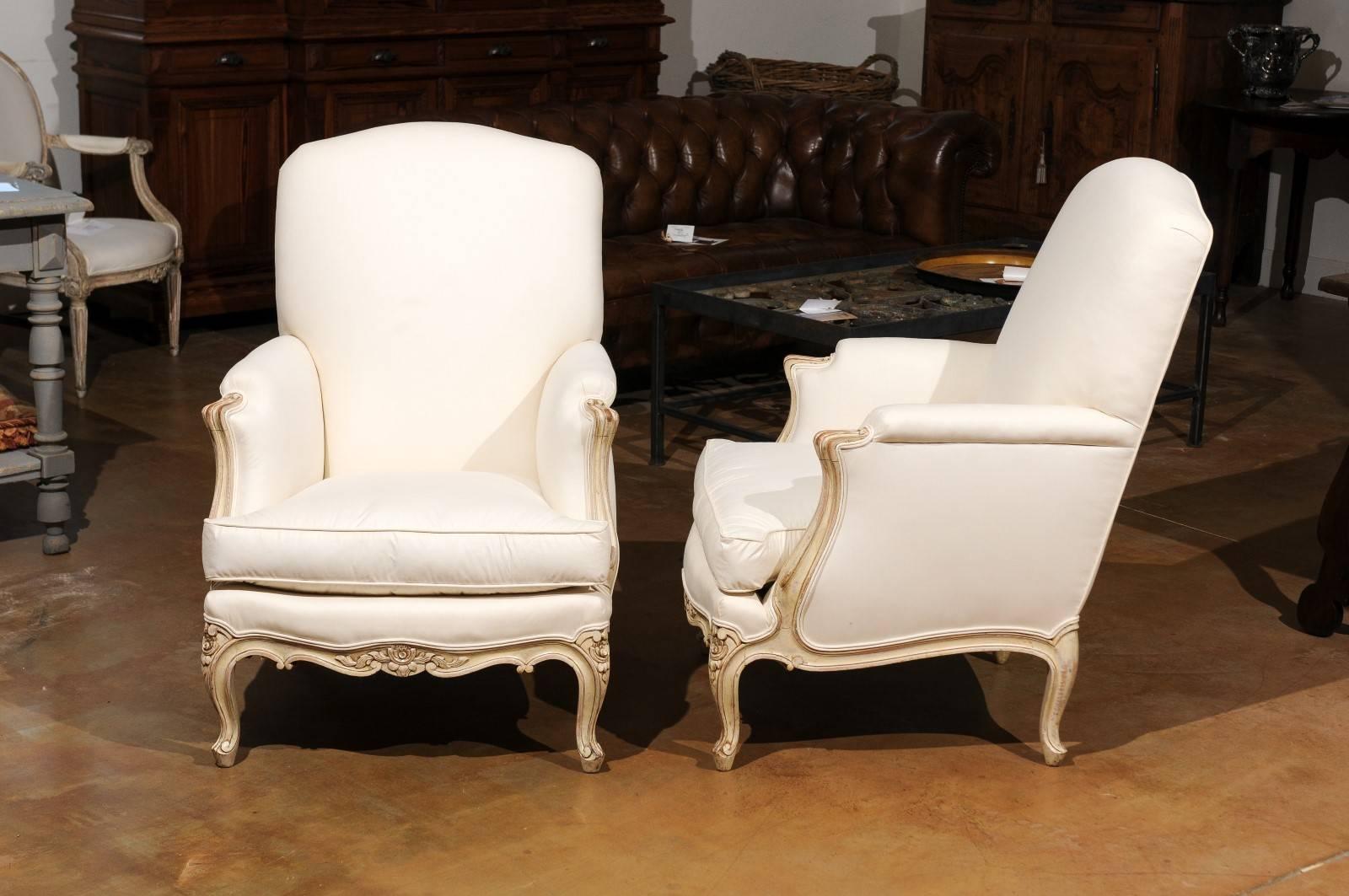 Pair of French Louis XV Style 1910s Painted Wood Upholstered Bergères Chairs 5