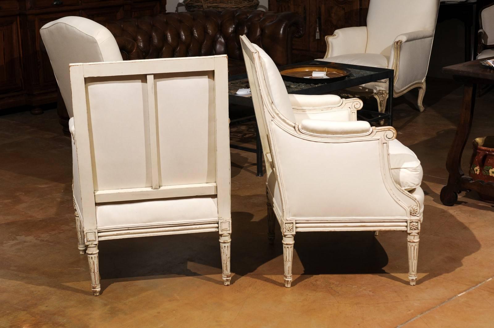 Pair of French Louis XVI Style 1910s Bergère Chairs with Light Painted Finish 1