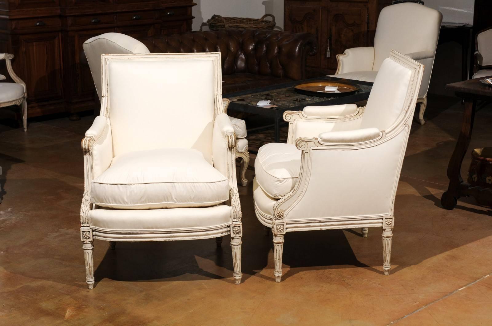 Pair of French Louis XVI Style 1910s Bergère Chairs with Light Painted Finish 3
