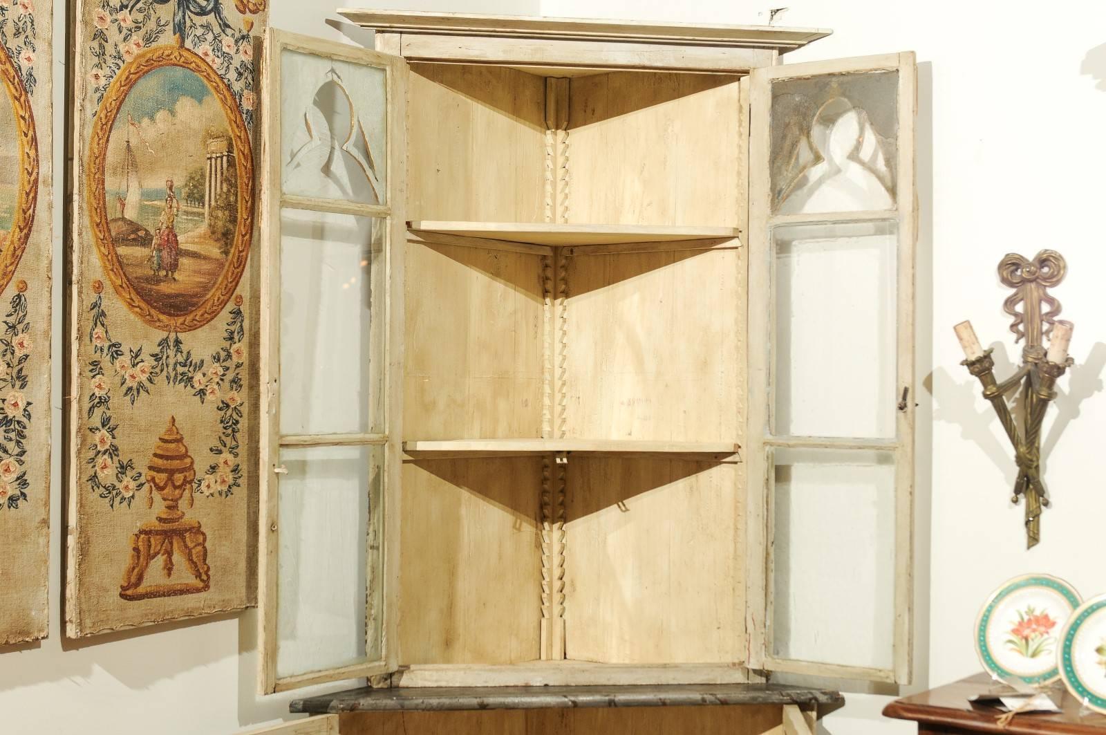 Swedish Gothic Revival Painted Wood Corner Cabinet with Glass Doors, circa 1830 In Good Condition For Sale In Atlanta, GA