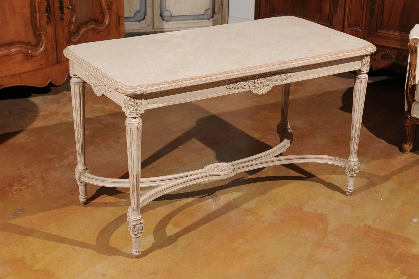 Swedish Gustavian Style Painted Wood Tea Table with Fluted Legs, circa 1920 For Sale 4