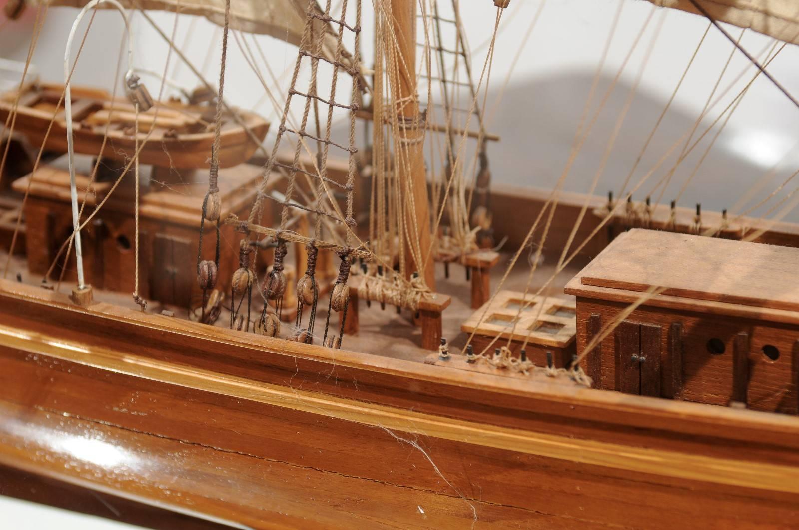 English Late 19th Century Model of the Cutty Sark Ship with Display Case In Good Condition In Atlanta, GA