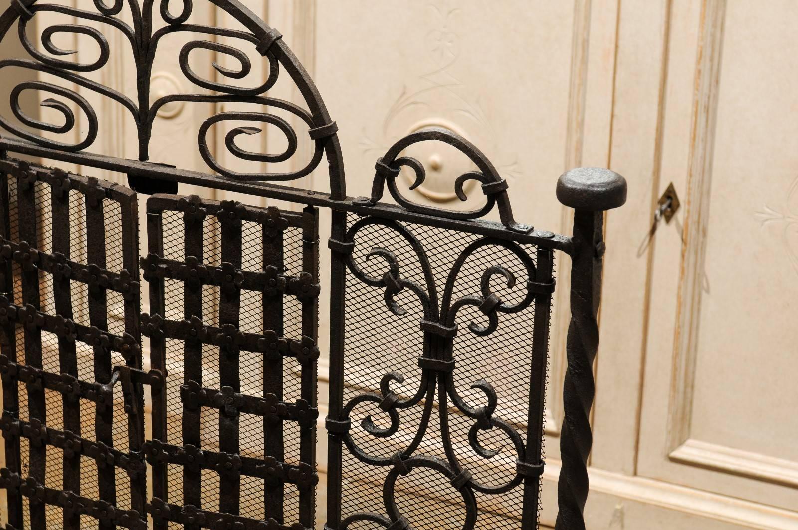 French 19th Century Wrought-Iron Firescreen with Operational Doors and Arch In Good Condition In Atlanta, GA