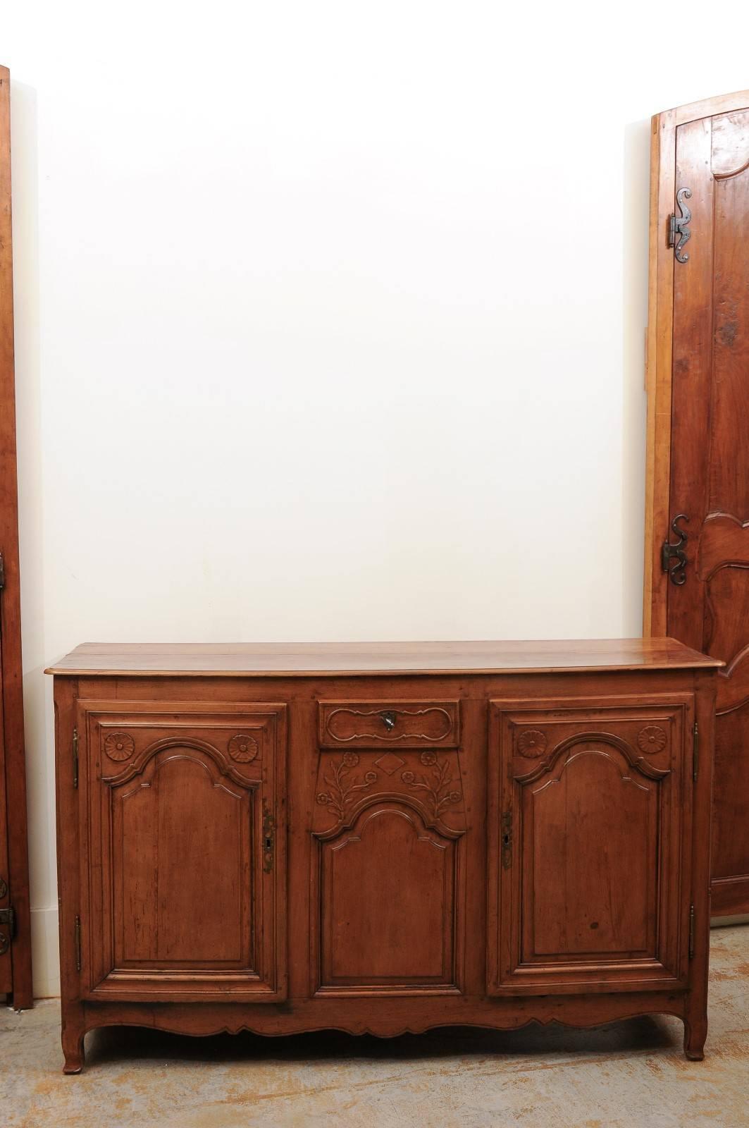 French Louis XV Style Carved Cherry Enfilade from Picardie from the 1790s In Good Condition For Sale In Atlanta, GA