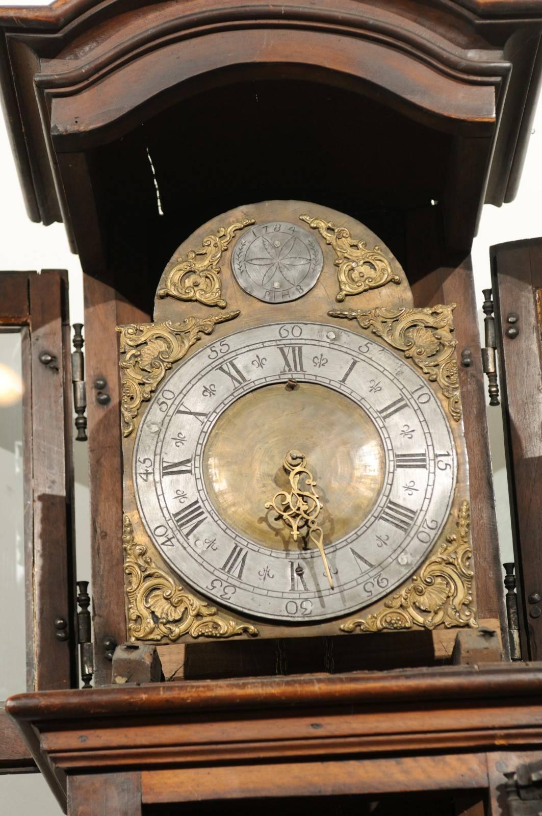 Verre Horloge de parquet d'époque Louis XV en noyer de la vallée de la Rhne, vers 1760 en vente