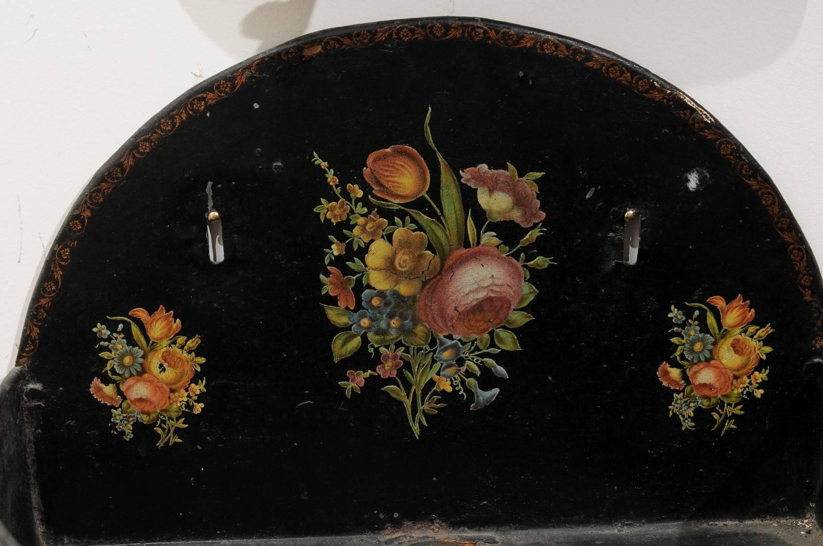 French Period Napoleon III Black Painted Tôle Lavabo with Floral Décor, 1870s For Sale 3