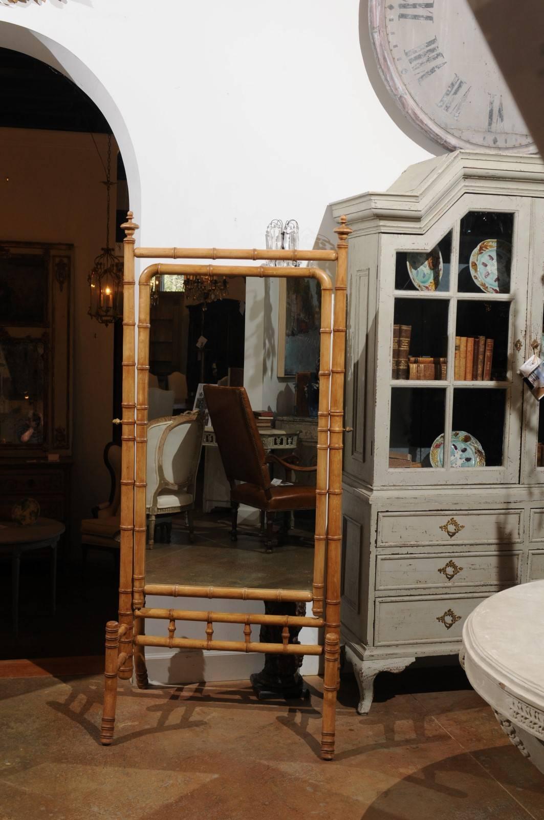 French Freestanding Faux-Bamboo Cheval Mirror with Saber Legs from the 1870s In Good Condition In Atlanta, GA