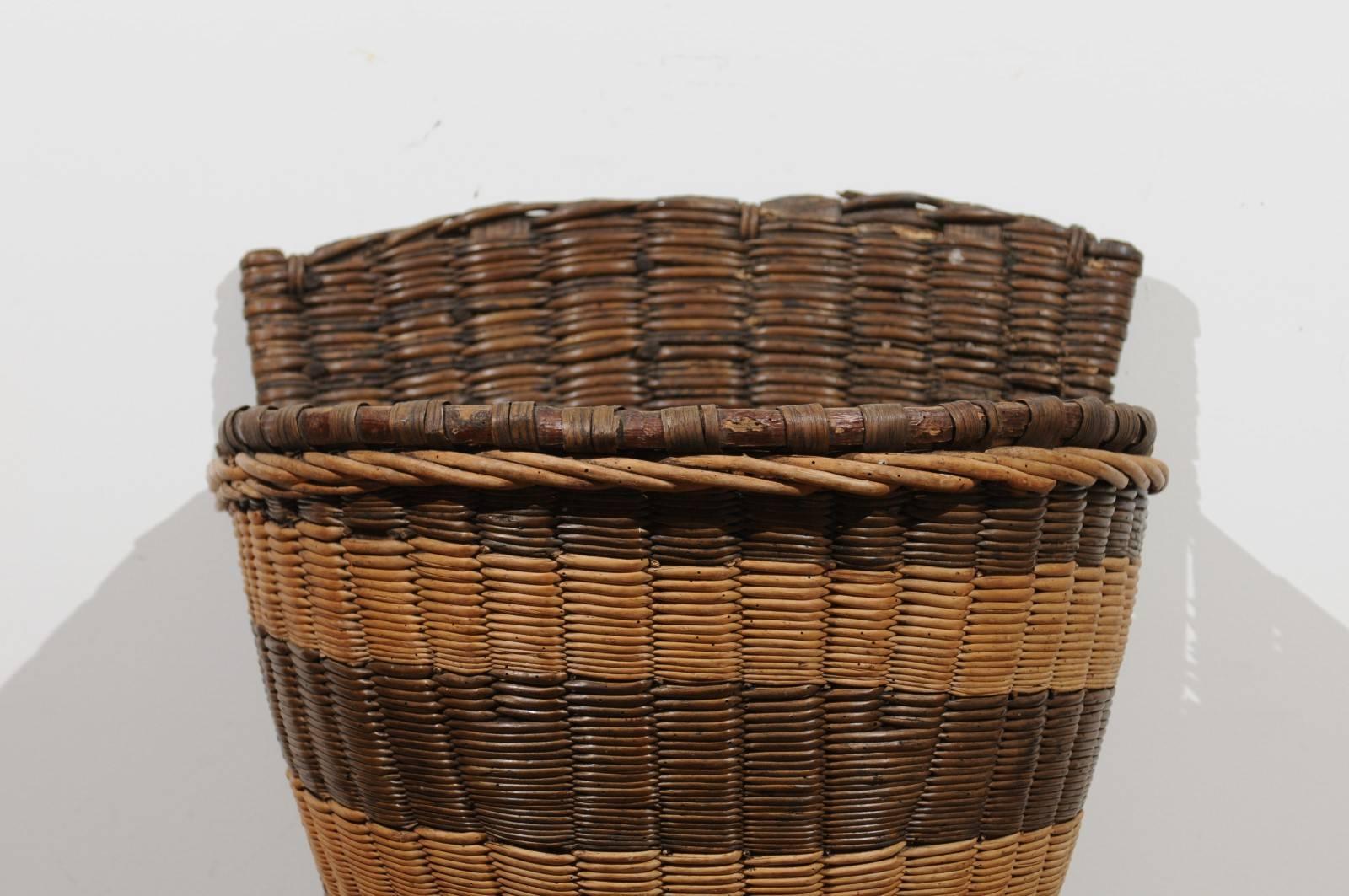 Rustic French 19th Century Small Two-Toned Wicker Grape Harvesting Basket from Burgundy