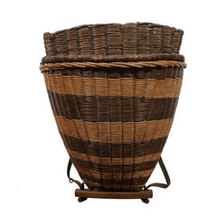 French 19th Century Small Two-Toned Wicker Grape Harvesting Basket from Burgundy