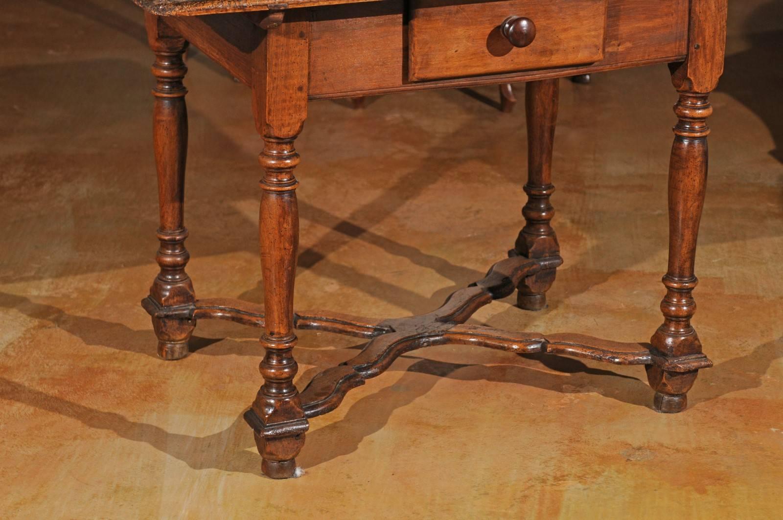 French Late 18th Century Walnut Side Table with X-Form Stretcher and Turned Legs 1