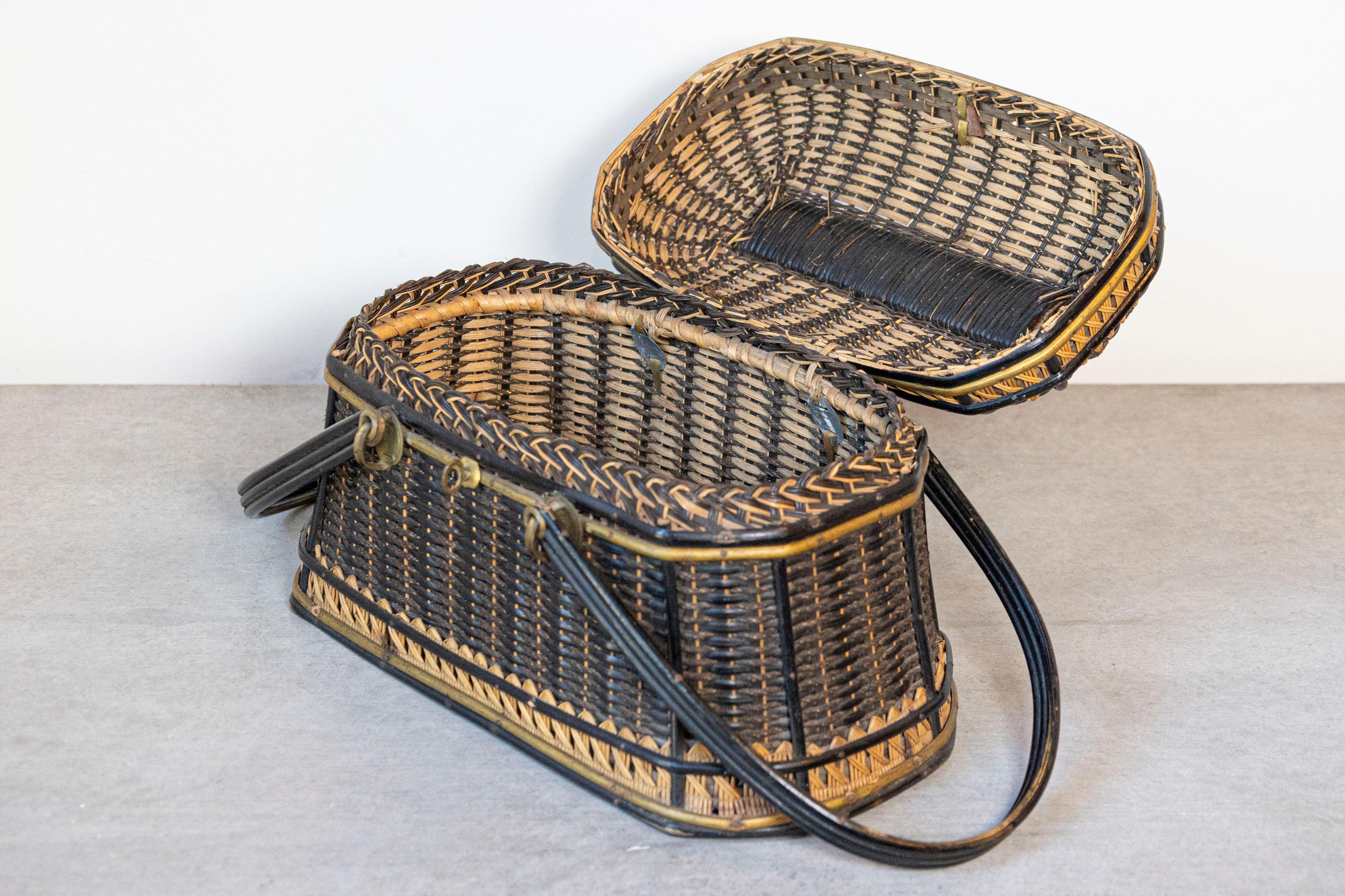 19th Century Rustic Swedish 1890s Two-Toned Wicker Tapering Basket with Large Handles For Sale