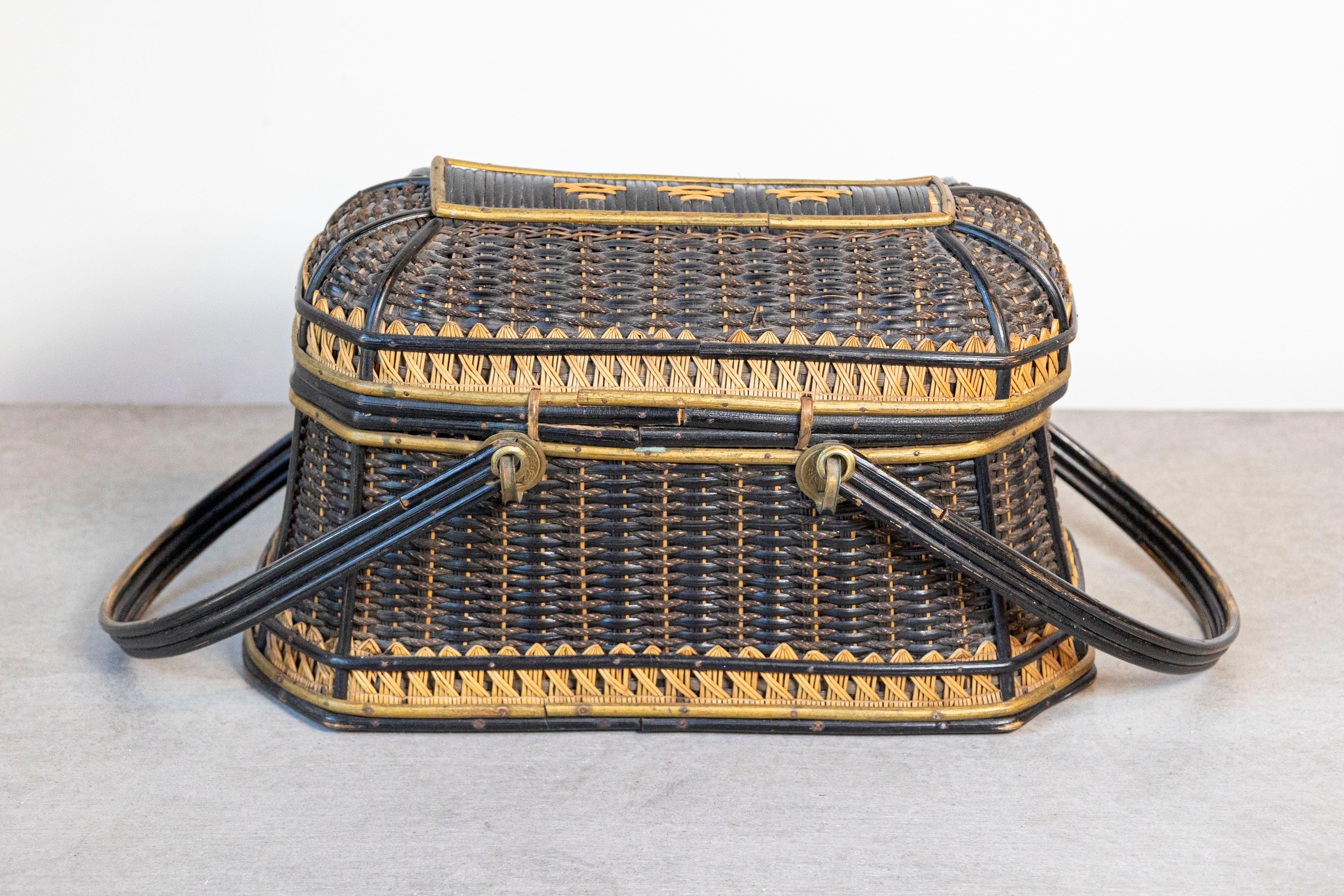 Rustic Swedish 1890s Two-Toned Wicker Tapering Basket with Large Handles For Sale 2