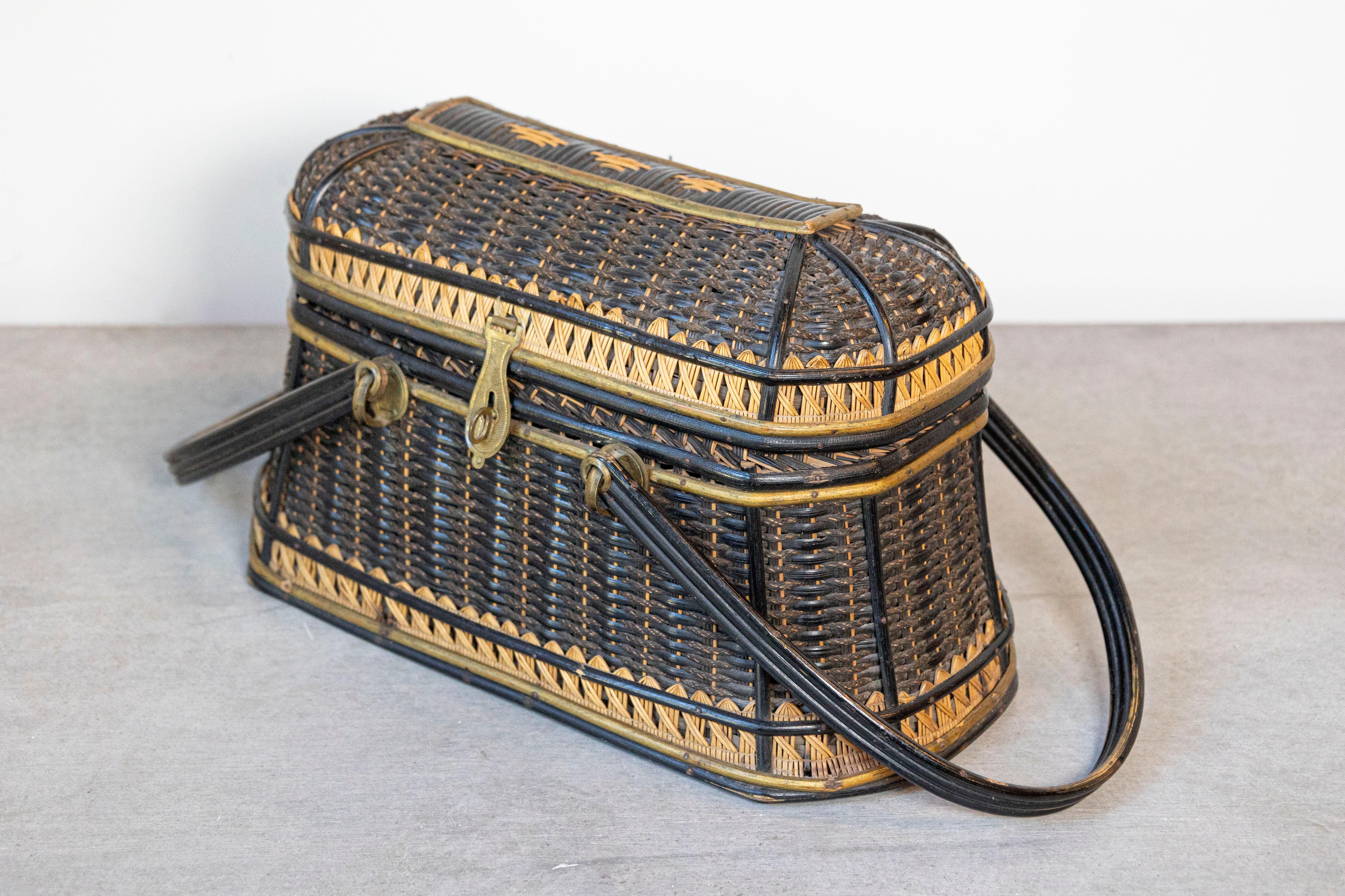 Rustic Swedish 1890s Two-Toned Wicker Tapering Basket with Large Handles In Good Condition For Sale In Atlanta, GA