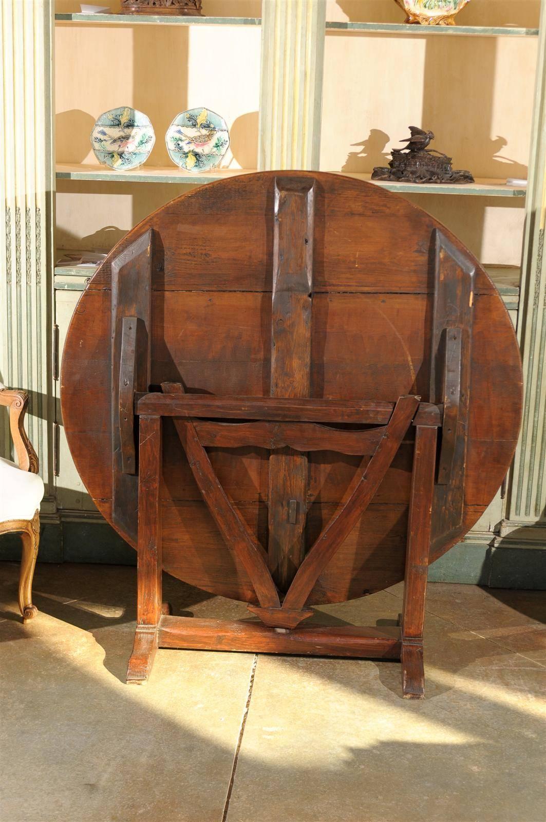 French Heart of Pine Wine Tasting Tilt-Top Table with Butterfly Wedge, 1890s 4