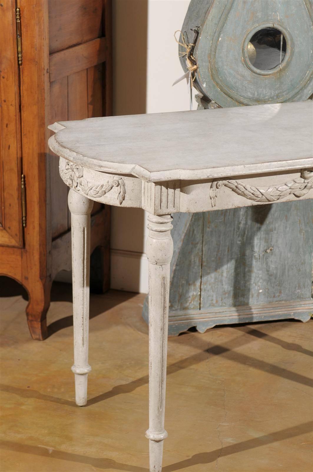 Swedish Gustavian Style Painted Wood Tea Table with Carved Swags, circa 1880 4