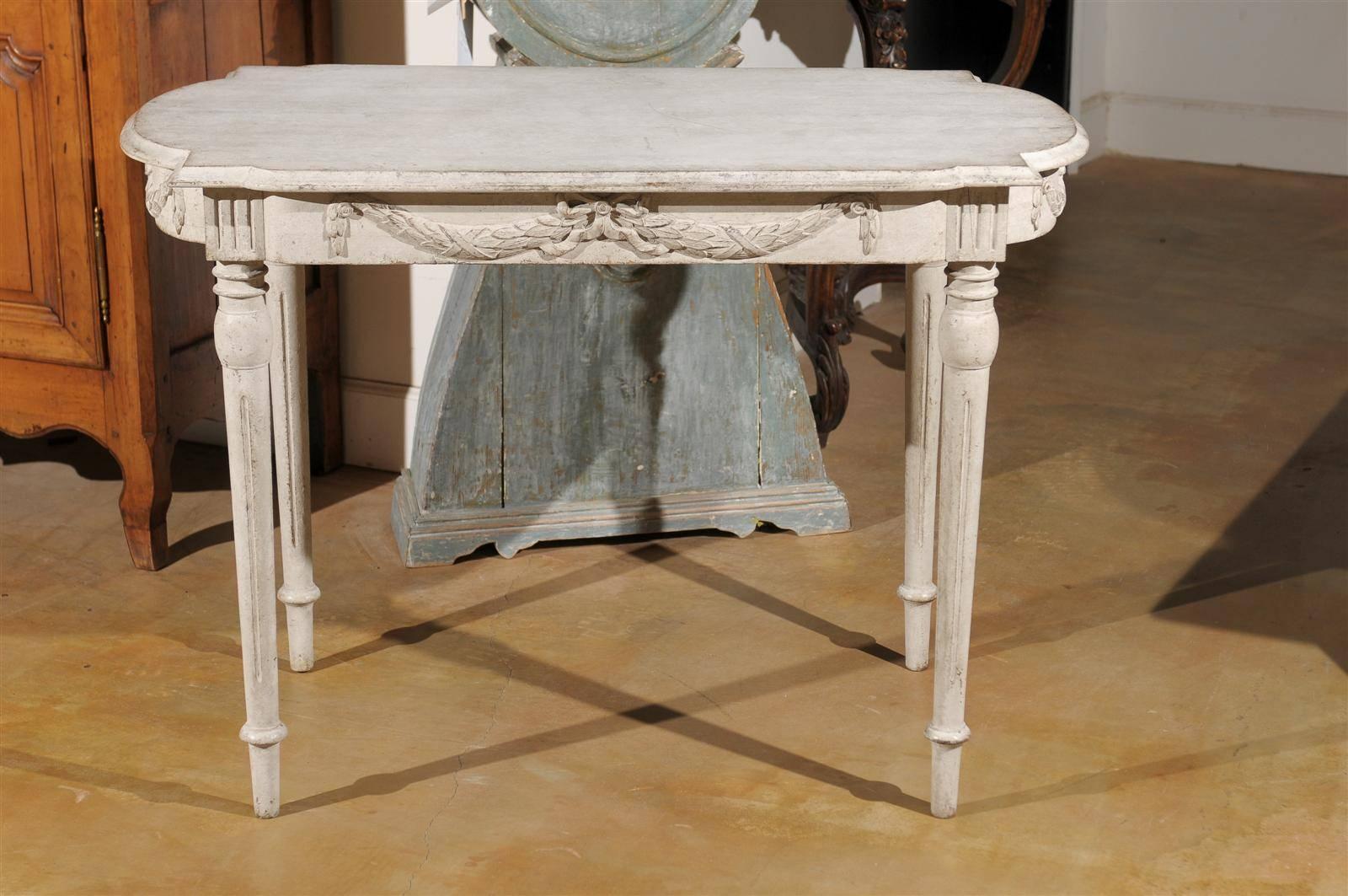 Swedish Gustavian Style Painted Wood Tea Table with Carved Swags, circa 1880 3