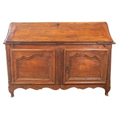 Secrétaire et buffet en noyer de la période Louis XV du XVIIIe siècle