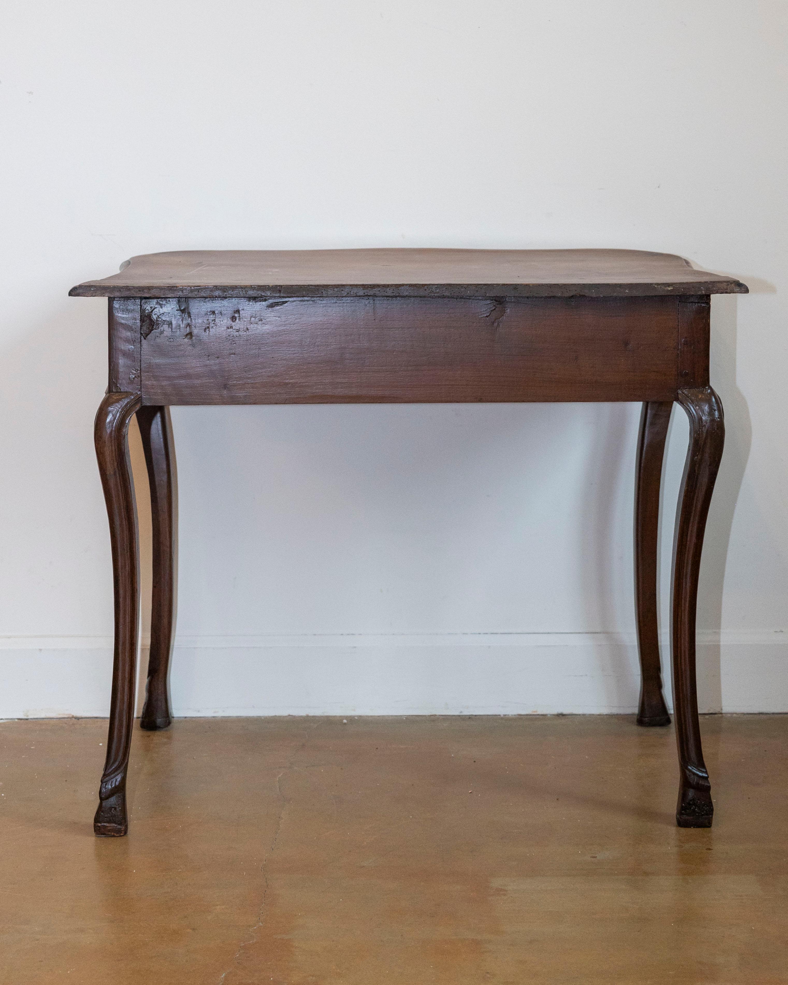 Italian Baroque Style 19th Century Walnut Console Table with Serpentine Front For Sale 6