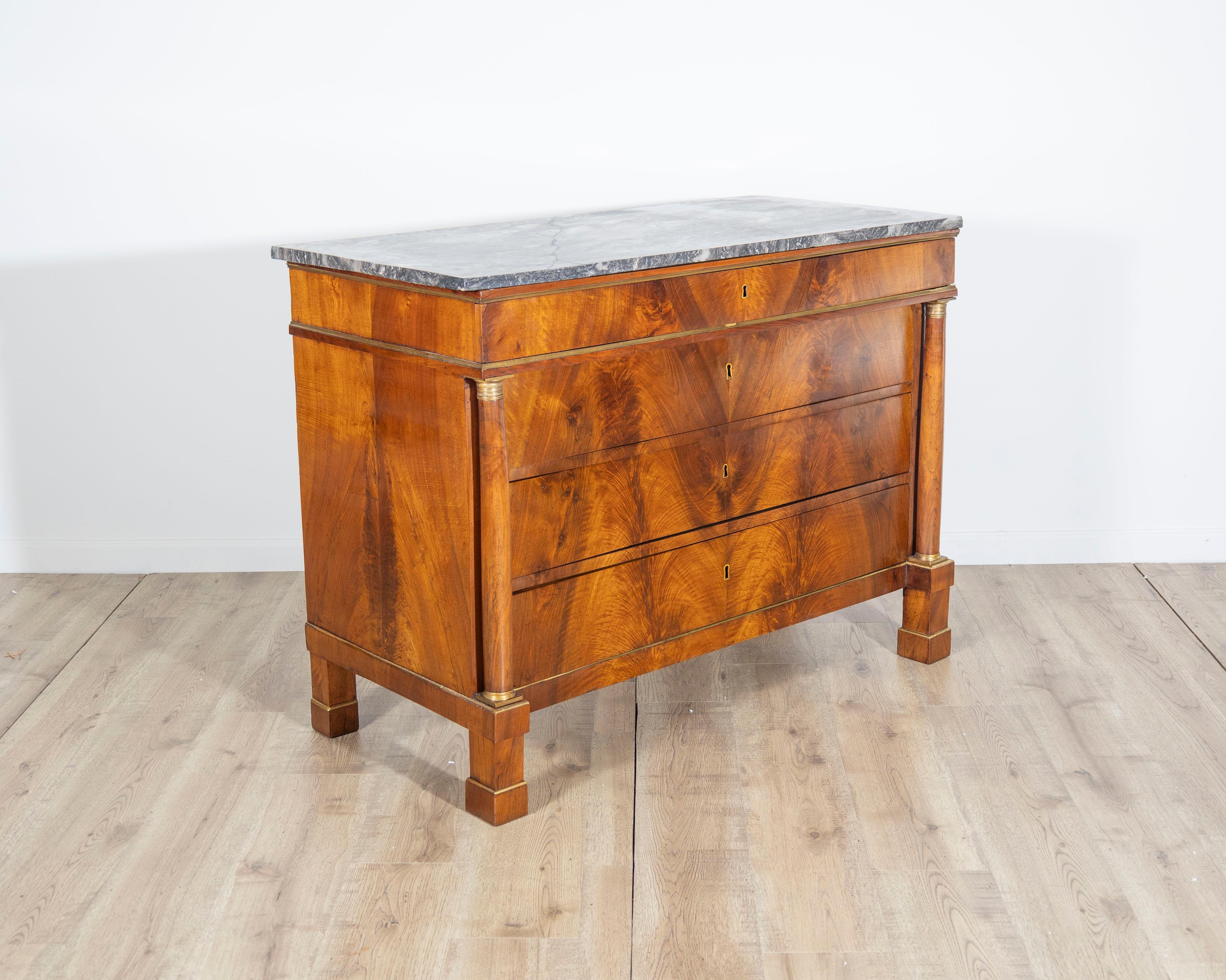 Pair of Early 19th Century Italian Walnut Commodes with Marble Tops For Sale 3