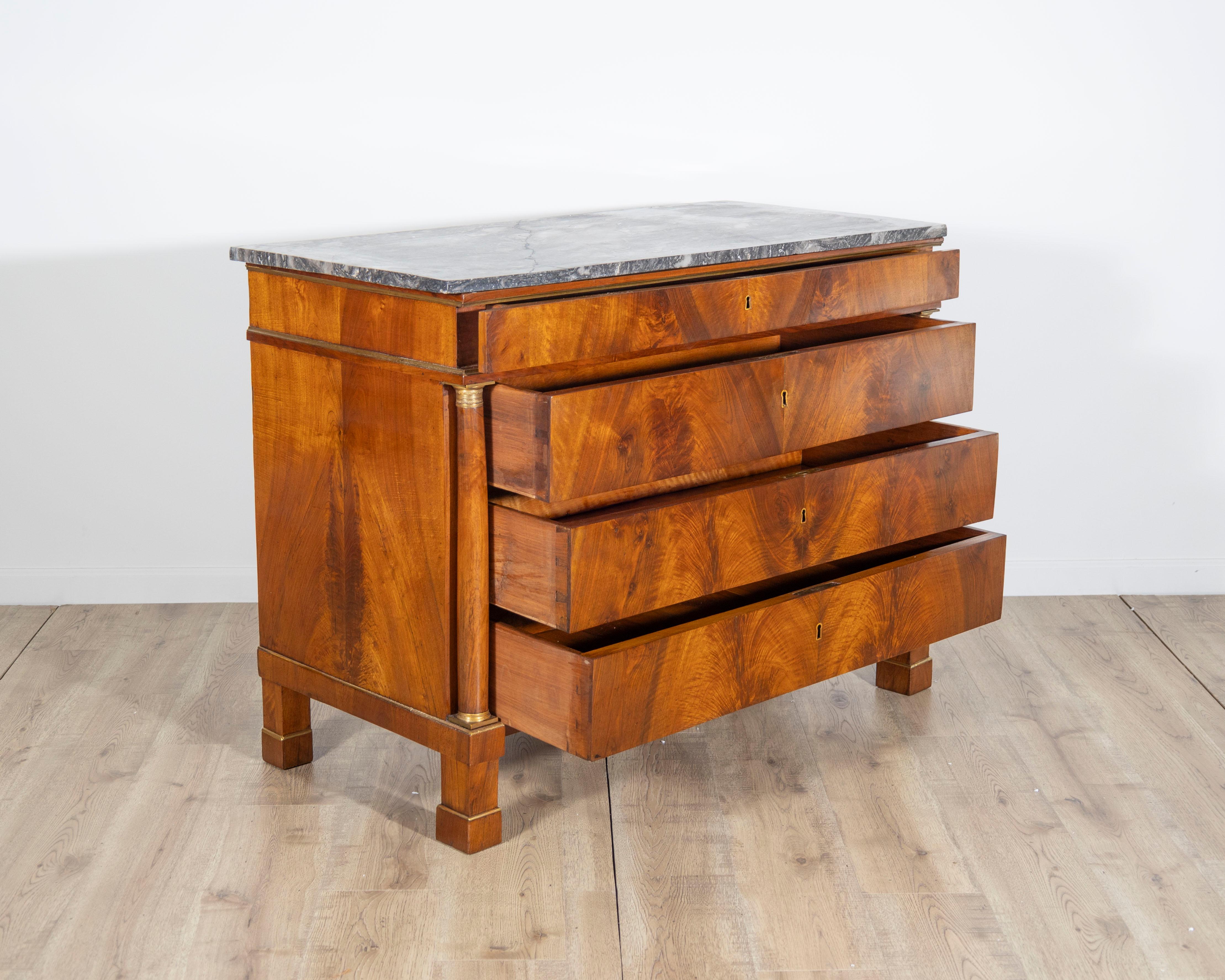Pair of Early 19th Century Italian Walnut Commodes with Marble Tops For Sale 4