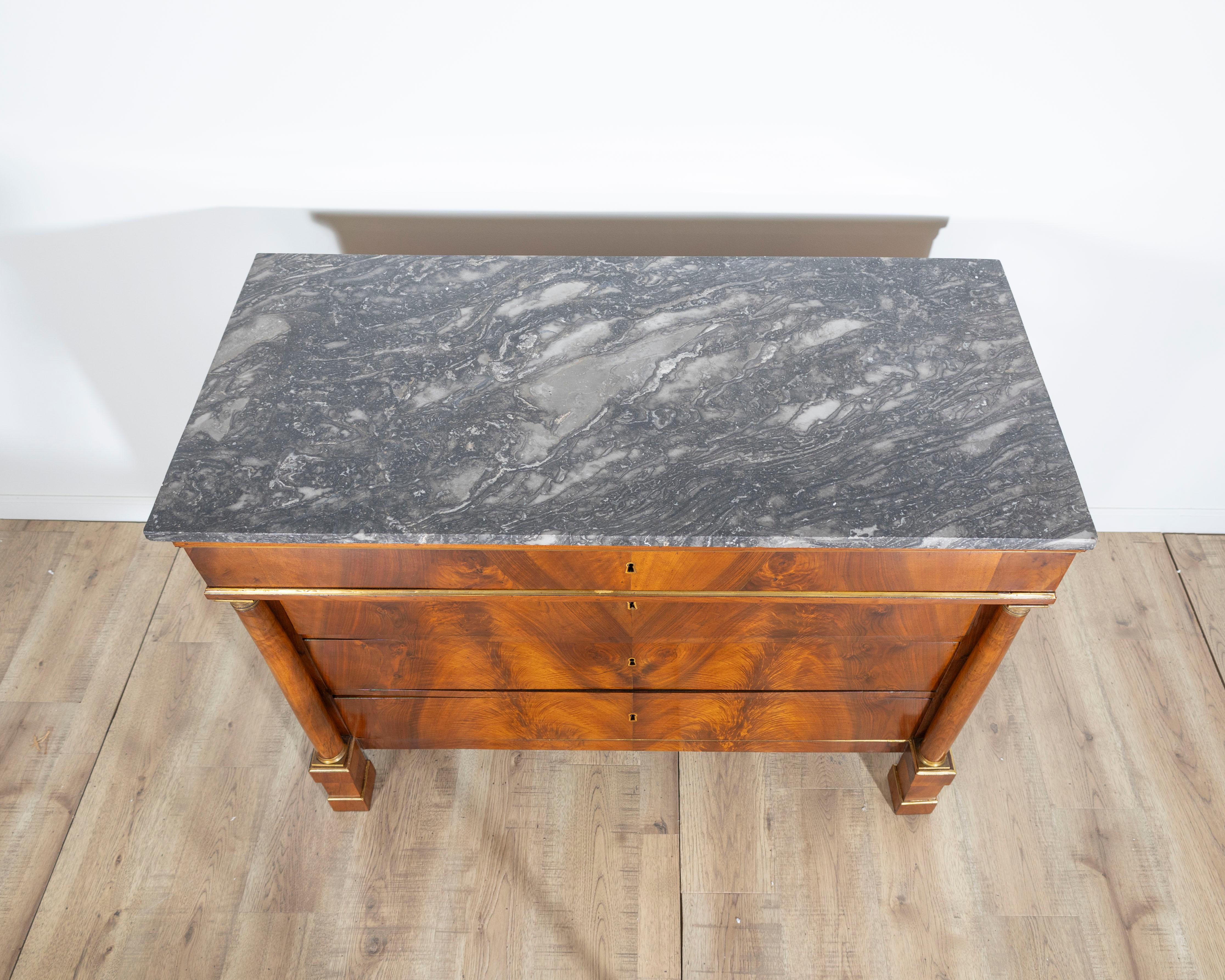 Pair of Early 19th Century Italian Walnut Commodes with Marble Tops For Sale 2