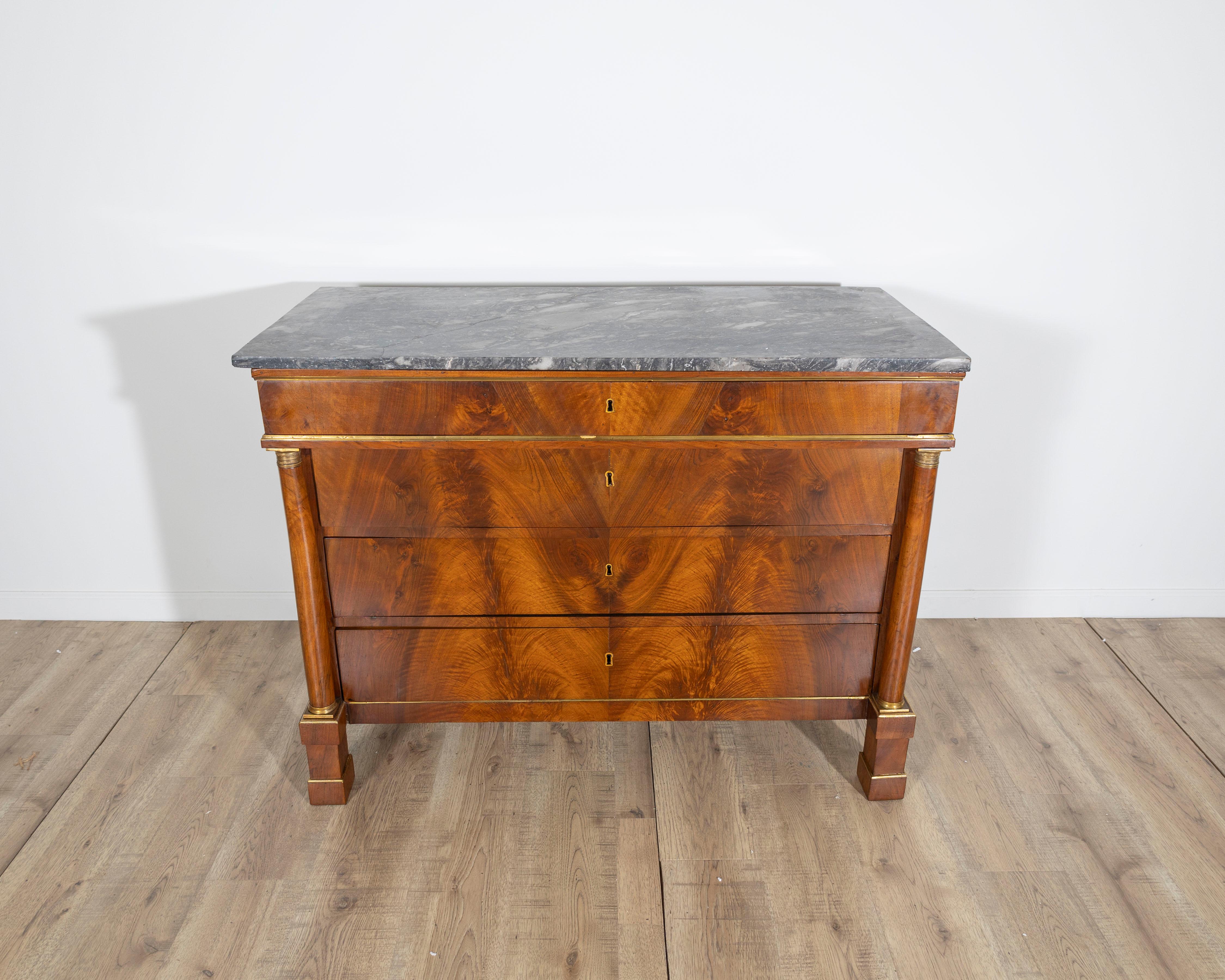 Pair of Early 19th Century Italian Walnut Commodes with Marble Tops For Sale 1