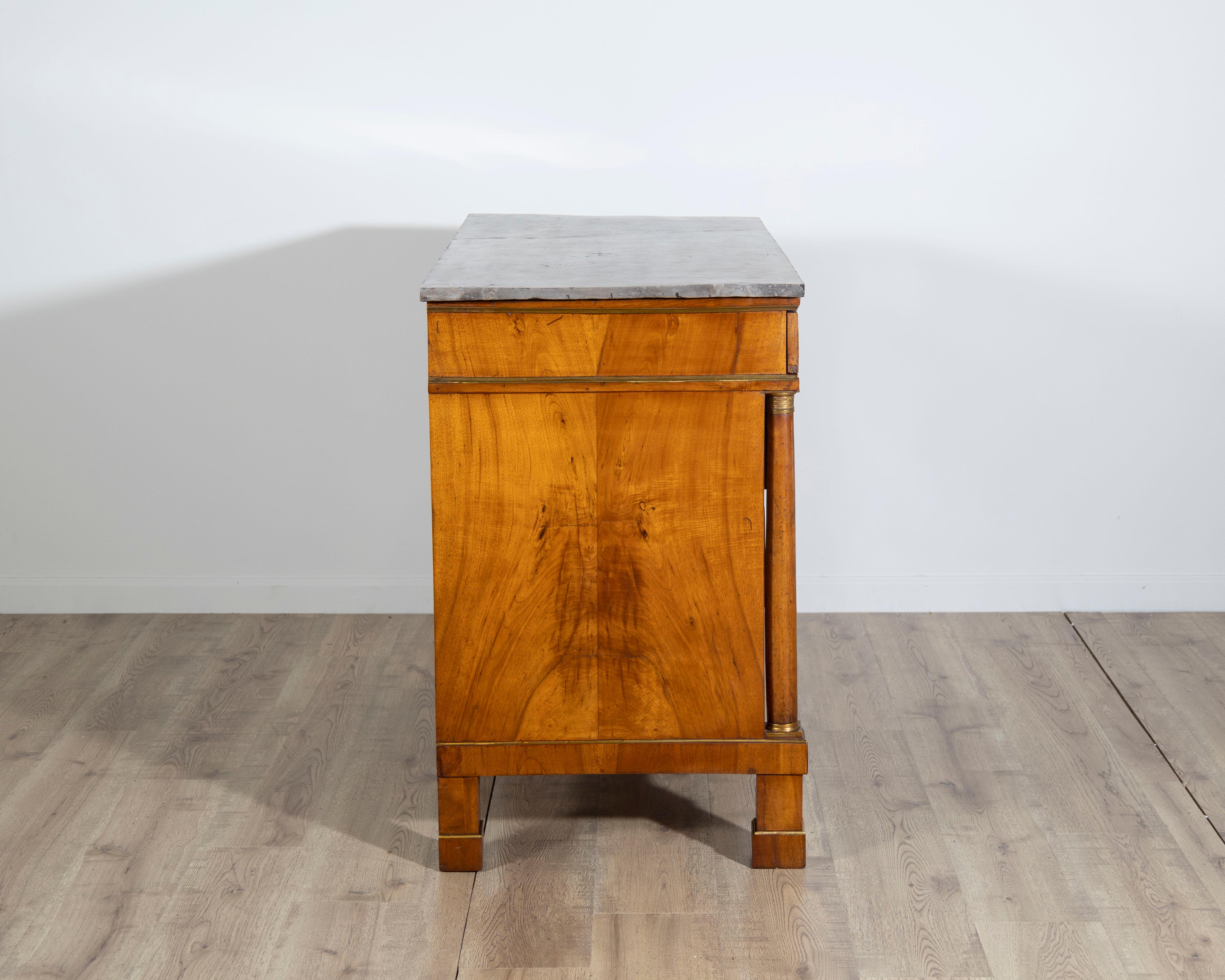 Pair of Early 19th Century Italian Walnut Commodes with Marble Tops For Sale 12