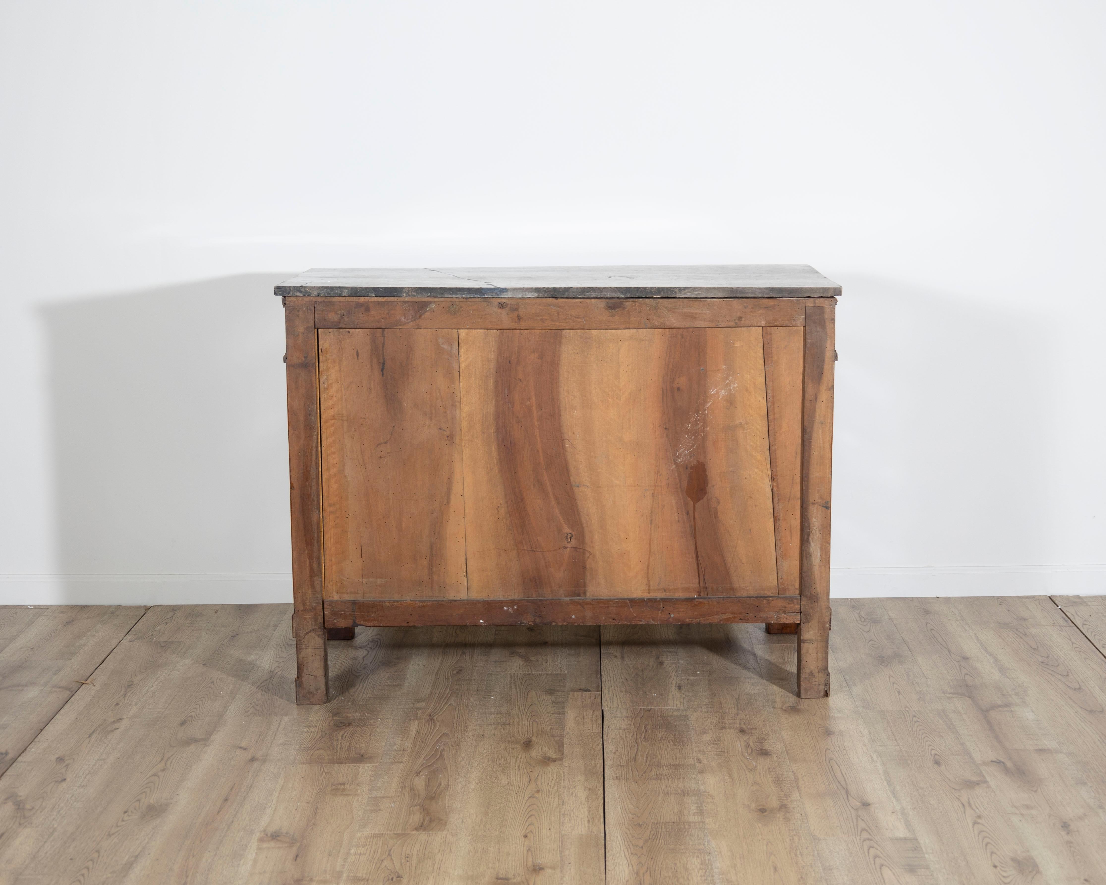 Pair of Early 19th Century Italian Walnut Commodes with Marble Tops For Sale 13