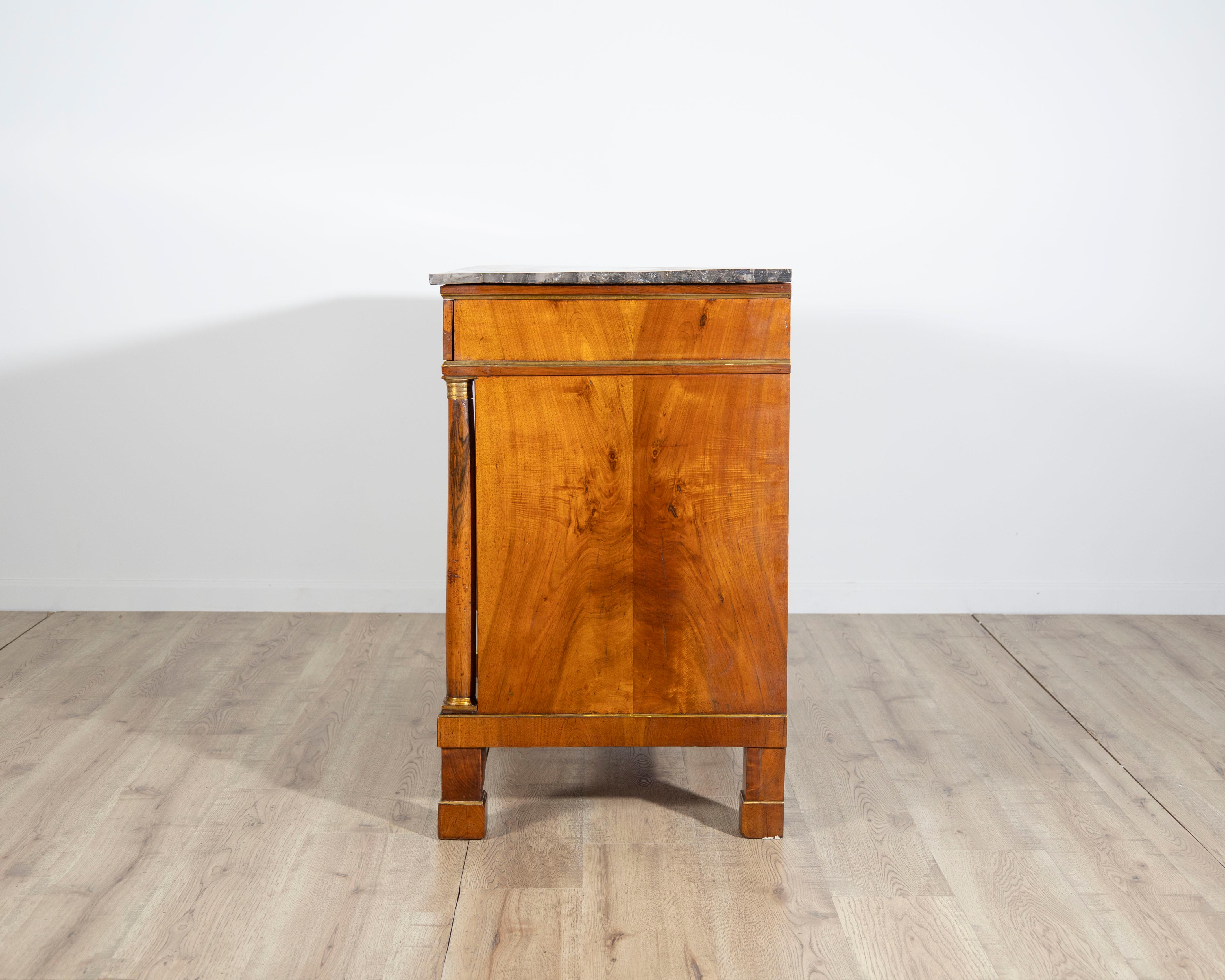 Pair of Early 19th Century Italian Walnut Commodes with Marble Tops For Sale 14