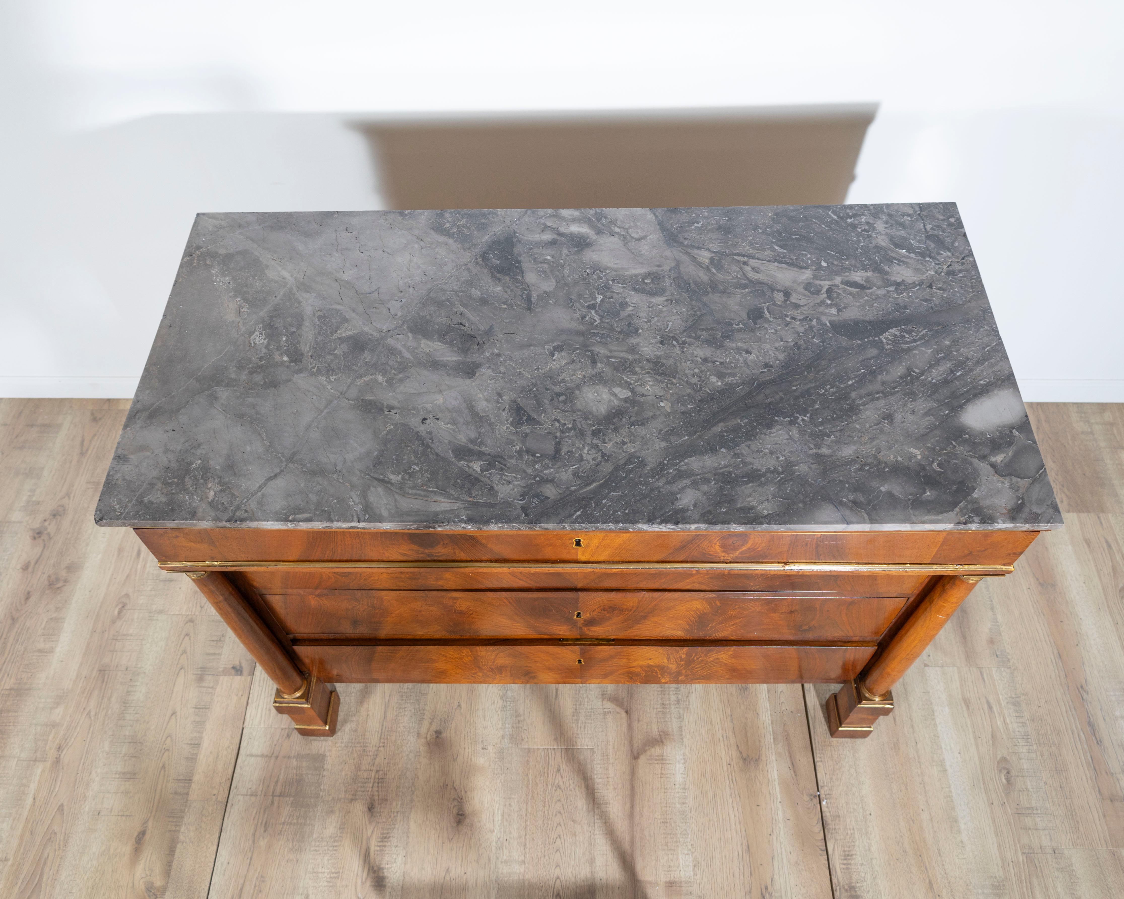 Pair of Early 19th Century Italian Walnut Commodes with Marble Tops For Sale 9